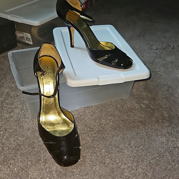 Heels - Picture 2 of 3
